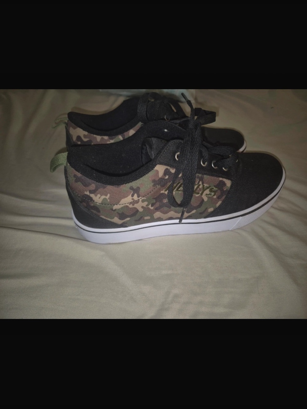 Heelys skate shoes boys men’s size 9 camouflage camo